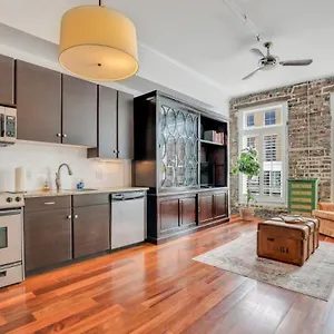 Knockout Loft- Near Plant Riverside Apartment